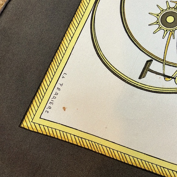 Hermes-Paris La Perriere Les Voitures A Transformation Scarf - Picture 4 of 4